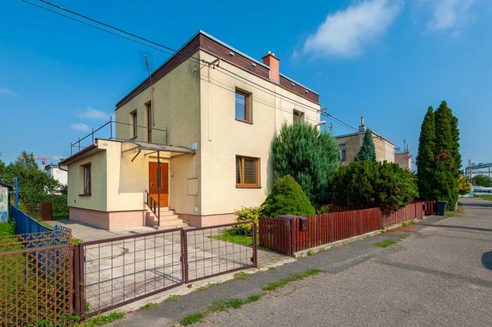 Baťovský půldomek v Otrokovicích - ulice Letiště