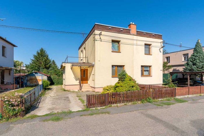 Baťovský půldomek v Otrokovicích - ulice Letiště